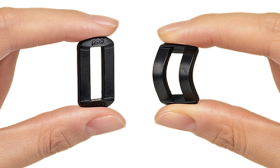 Neljä urheilu koiran sukkaparia harmaana, liukumattomilla pohjilla, kevyt koirien mukavuuteen, vedenpitävä ominaisuus.