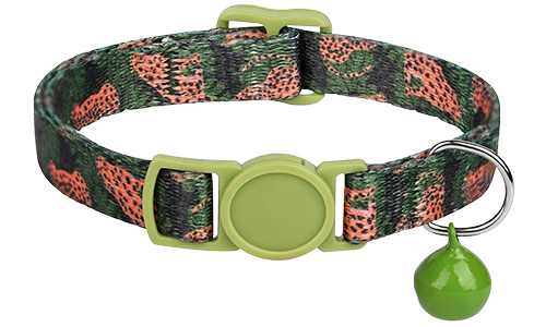 Camouflage-kuvioinen irrotettava kissan kaulapanta vihreänä ja oranssina, säädettävä ja kevyt, vihreä solki ja kello.